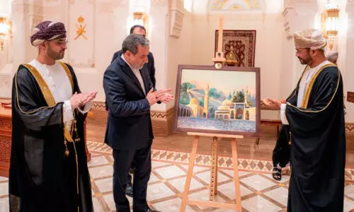 ഇറാൻ പ്രസിഡന്‍റ് സന്ദർശനം; സ്മാരക തപാൽ സ്റ്റാമ്പ് പുറത്തിറക്കി