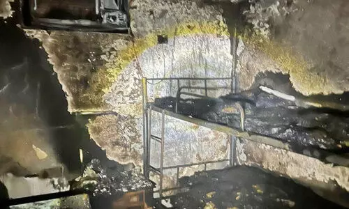 സ​ബാ​ഹി​യ​യി​ൽ വീ​ടി​ന് തീ​പി​ടി​ച്ചു