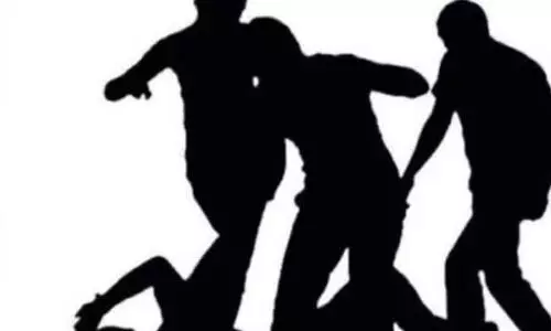 ഡൽഹിയിൽ പശു ഇറച്ചി വിറ്റുവെന്ന്   ആരോപിച്ച് കടയുടമയെ മർദിച്ചു