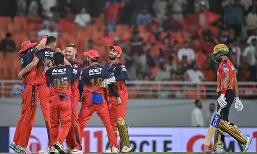 ഹേസൽവുഡും സുയാഷും പഞ്ചാബിനെ എറിഞ്ഞിട്ടു; ഫൈനലിലേക്ക് ബംഗളൂരുവിന് 102 റൺസ് ദൂരം...