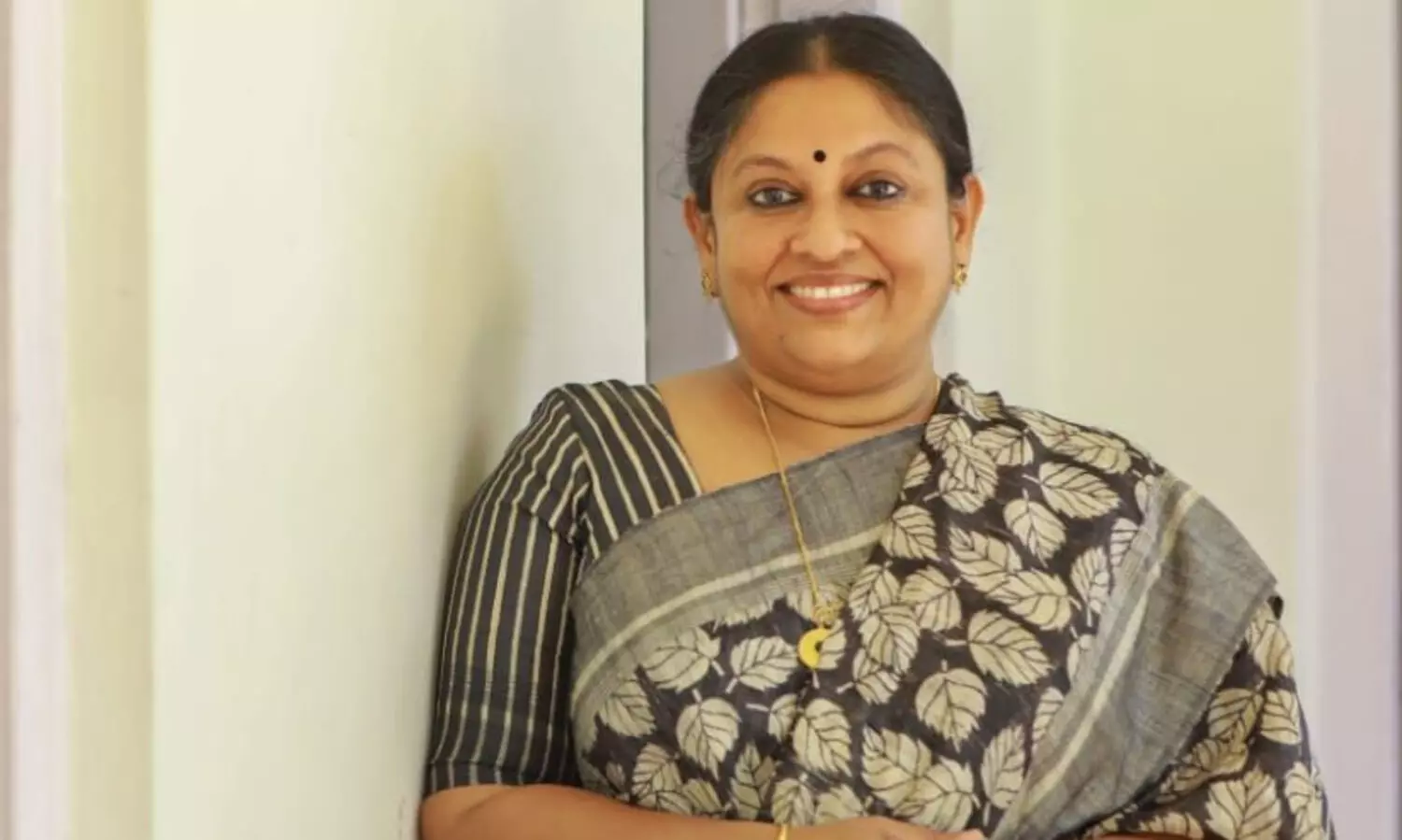 മികച്ച എതിരാളിയെ കോൺഗ്രസ് ചോദിച്ചു വാങ്ങി - കെ.ആർ മീര