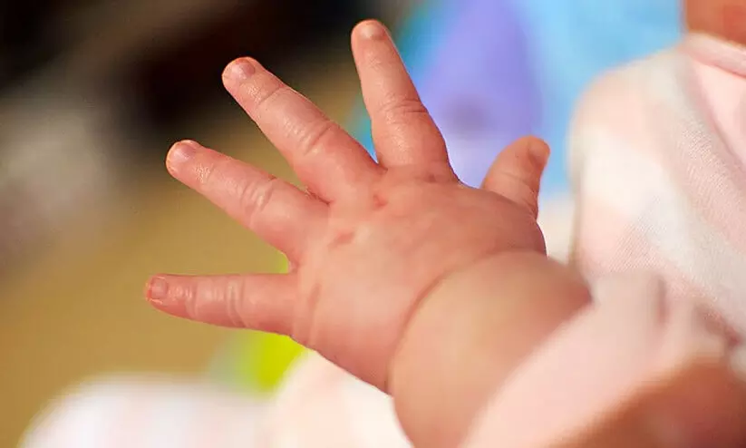 ന​വ​ജാ​ത ശി​ശു​വി​നെ ഒ​രു ല​ക്ഷം രൂ​പ​ക്ക് വി​റ്റു; മൂ​ന്നു​പേ​ർ അ​റ​സ്റ്റി​ൽ