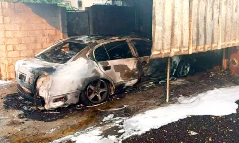 വാ​ഹ​ന​ത്തി​ന് തീ​യി​ട്ട​യാ​ൾ പി​ടി​യി​ൽ