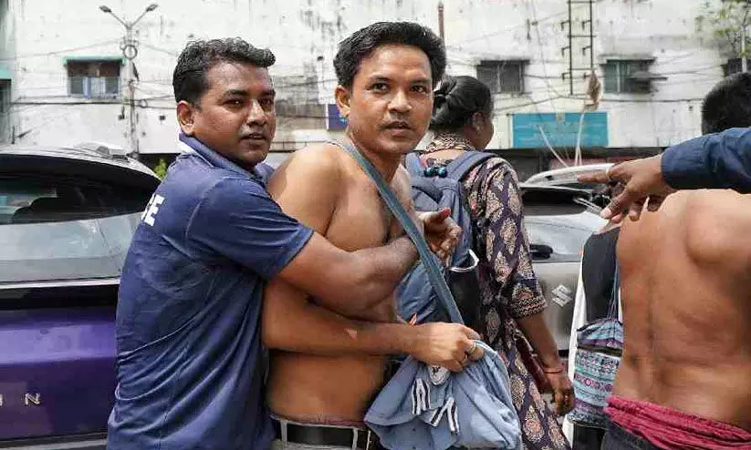 ‘എന്നെ വിടൂ സർ’; കൊൽക്കത്തയിൽ പിരിച്ചുവിട്ട അധ്യാപകർക്കുനേരെ പൊലീസിന്റെ അഴിഞ്ഞാട്ടം