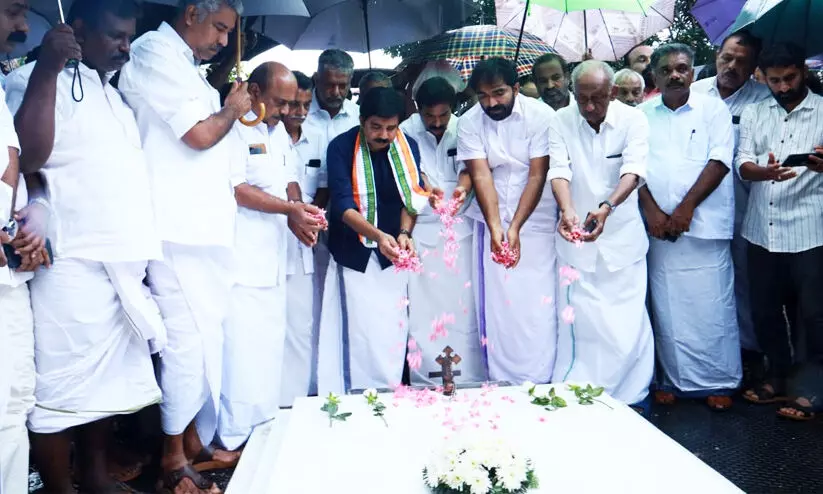 Aryadan Shoukath, Oommen Chandy