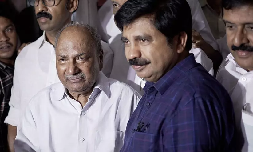 ‘ആത്മാർത്ഥ സുഹൃത്തായിരുന്ന ആര്യാടൻ മുഹമ്മദിന്റെ മകന് വിജയാശംസ നേരുന്നു’ - അനുഗ്രഹം തേടി വീട്ടിലെത്തിയ ആര്യാടൻ ഷൗക്കത്തിന് ആന്റണിയുടെ ആശംസ