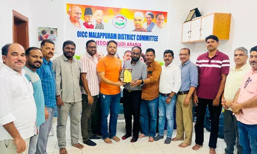 അ​ബ്​​ദു​ൽ ക​രീം പ​ന​ങ്ങാ​ങ്ങ​ര​ക്ക്‌ ഒ.​ഐ.​സി.​സി യാ​ത്ര​യ​യ​പ്പ് ന​ൽ​കി