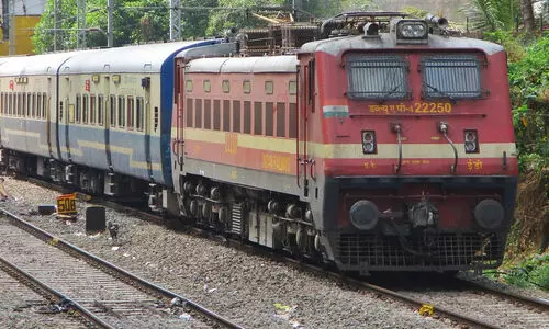 യാത്രക്കാരുടെ ശ്രദ്ധക്ക്, ട്രെയിനുകൾ വൈകിയോടുന്നു; ജനശതാബ്ദി പുറപ്പെടുക 8.45ന്