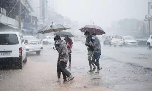 പെരുമഴ തുടരുന്നു; മൂന്ന് ജില്ലകളിൽ ഇന്ന് റെഡ് അലർട്ട്; അറിയാം കാലാവസ്ഥ മുന്നറിയിപ്പുകൾ