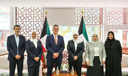 kuwait Finance Minister with Google Cloud representative