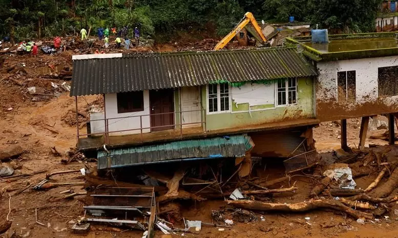 വയനാട് ദുരന്തബാധിതരുടെ വായ്പ എഴുതിത്തള്ളൽ; തീരുമാനമെടുക്കാതെ കേന്ദ്രം; റിപ്പോർട്ട് തേടി ഹൈകോടതി വയനാട് ദുരന്തബാധിതരുടെ വായ്പ എഴുതിത്തള്ളൽ; തീരുമാനമെടുക്കാതെ കേന്ദ്രം; റിപ്പോർട്ട് തേടി ഹൈകോടതി