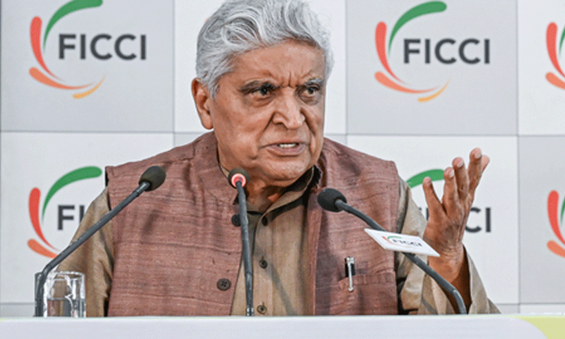 മുംബൈയിൽ വാടകക്ക് പോലും വീട് ലഭിക്കില്ലെന്ന് പാക് നടി; താൻ ഫുട്പാത്തിലാണ് ഉറങ്ങുന്നതെന്ന് പരിഹസിച്ച് ജാവേദ് അക്തർ