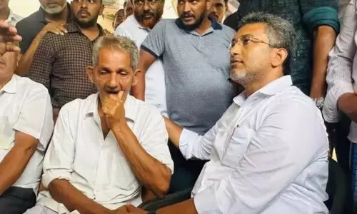 അ​ബ്ദു​റ​ഹ്മാ​ന്റെ കു​ടും​ബ​ത്തി​ന് സാ​ന്ത്വ​ന​വു​മാ​യി കെ.​പി.​സി​.സി ജ​ന​റ​ൽ സെ​ക്ര​ട്ട​റി ഇ​നാ​യ​ത്ത്