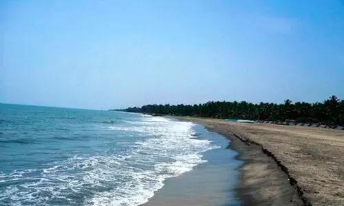 തീരദേശത്ത് കടലേറ്റം രൂക്ഷം; ബൈത്താനിയിൽ കടൽഭിത്തിയുടെ നിർമാണം പാതിവഴിയിൽ തീരദേശത്ത് കടലേറ്റം രൂക്ഷം; ബൈത്താനിയിൽ കടൽഭിത്തിയുടെ നിർമാണം പാതിവഴിയിൽ