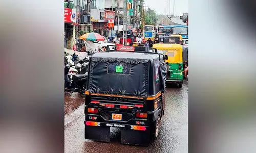 ‘ടൂ വേ’ സർവിസ് റോഡ്; അപകടങ്ങൾക്ക് പിന്നാലെ ഗതാഗതക്കുരുക്കും