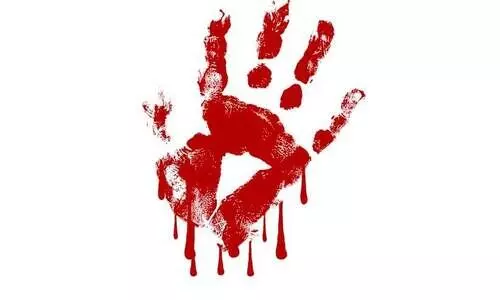 പഴകി പൊളിഞ്ഞ ഒരു പൊലീസ് സ്റ്റേഷൻ ആണ് പ്രധാന കഥാപാത്രം പഴകി പൊളിഞ്ഞ ഒരു പൊലീസ് സ്റ്റേഷൻ ആണ് പ്രധാന കഥാപാത്രം