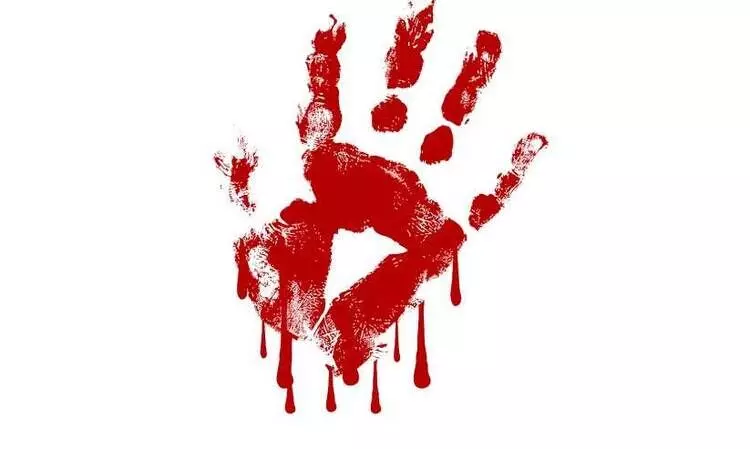 പഴകി പൊളിഞ്ഞ ഒരു പൊലീസ് സ്റ്റേഷൻ ആണ് പ്രധാന കഥാപാത്രം