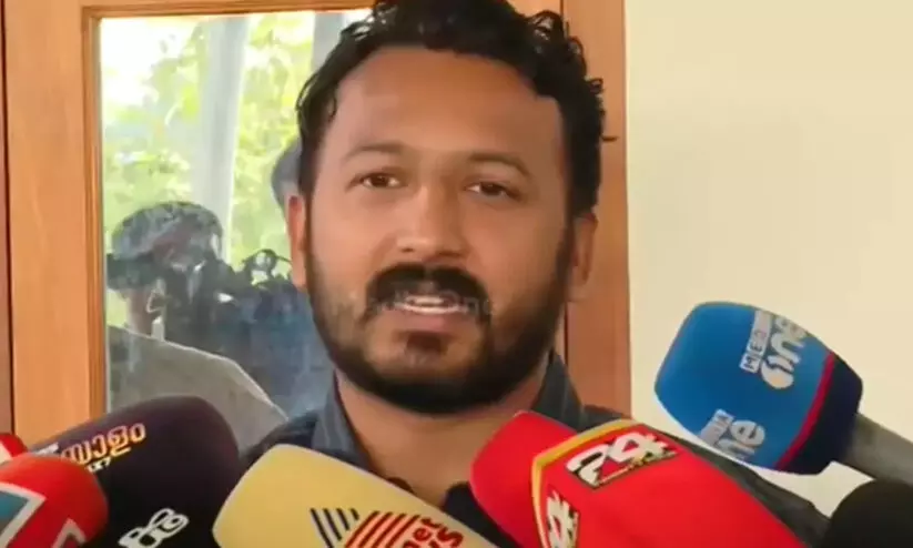 ‘അൻവറിനെ കാണാൻ പാർട്ടി ചുമതലപ്പെടുത്തിയിട്ടില്ല, വൈകാരിക തീരുമാനം എടുക്കരുതെന്ന് പറഞ്ഞു’; കൂടിക്കാഴ്ചയിൽ വിശദീകരണവുമായി രാഹുൽ മാങ്കൂട്ടത്തിൽ ‘അൻവറിനെ കാണാൻ പാർട്ടി ചുമതലപ്പെടുത്തിയിട്ടില്ല, വൈകാരിക തീരുമാനം എടുക്കരുതെന്ന് പറഞ്ഞു’; കൂടിക്കാഴ്ചയിൽ വിശദീകരണവുമായി രാഹുൽ മാങ്കൂട്ടത്തിൽ
