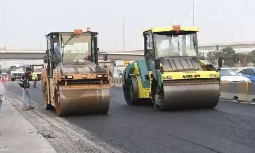 റോ​ഡ് അ​റ്റ​കു​റ്റ​പ്പ​ണി​ക​ൾ പു​രോ​ഗ​മി​ക്കു​ന്നു