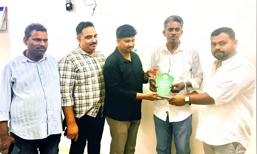 ഹംസക്ക് യാത്രയയപ്പ് നൽകി ഹംസക്ക് യാത്രയയപ്പ് നൽകി