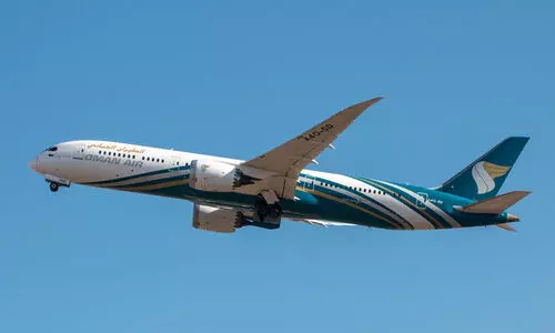 ഒ​മാ​ൻ എ​യ​ർ വി​മാ​നം തി​രി​ച്ചി​റ​ക്കി