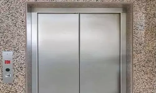 അറ്റകുറ്റപ്പണിക്കിടെ ലിഫ്റ്റ് നിശ്ചലമായി; കുടുങ്ങിയ നാലു തൊഴിലാളികളെ രക്ഷപ്പെടുത്തി