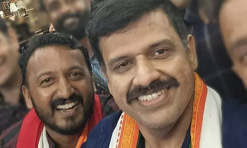 രാഹുൽ മാങ്കൂട്ടത്തിൽ അൻവറിനെ കണ്ടതിൽ പ്രതികരണവുമായി സന്ദീപ് വാര്യർ: ‘അതൊന്നും വലിയ ഇഷ്യൂ ആക്കണ്ട, ഇനി എന്തൊക്കെ ഇഷ്യൂ വരാനിരിക്കുന്നു’