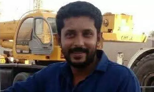 മീൻപിടിച്ച് മടങ്ങുന്നതിനിടെ വള്ളം തലകീഴായി മറിഞ്ഞു, വലയിൽ കാൽ കുടുങ്ങി രക്ഷപ്പെടാനായില്ല; തിരുവല്ലയിൽ യുവാവിന് ദാരുണാന്ത്യം