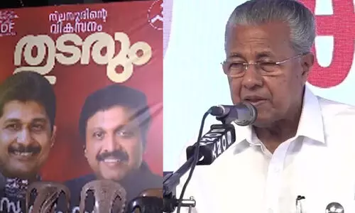 കൺവെൻഷന് വേദിക്ക് മുന്നിൽ ഗണേഷ് കുമാറിന്റെ ഫ്ലക്സ്, അനിഷ്ടം പ്രകടിപ്പിച്ച് മുഖ്യമന്ത്രി;  എൽ.ഡി.എഫിന്റെ പൊതു അടയാളങ്ങൾ മാത്രമേ ഉപയോഗിക്കാവൂ