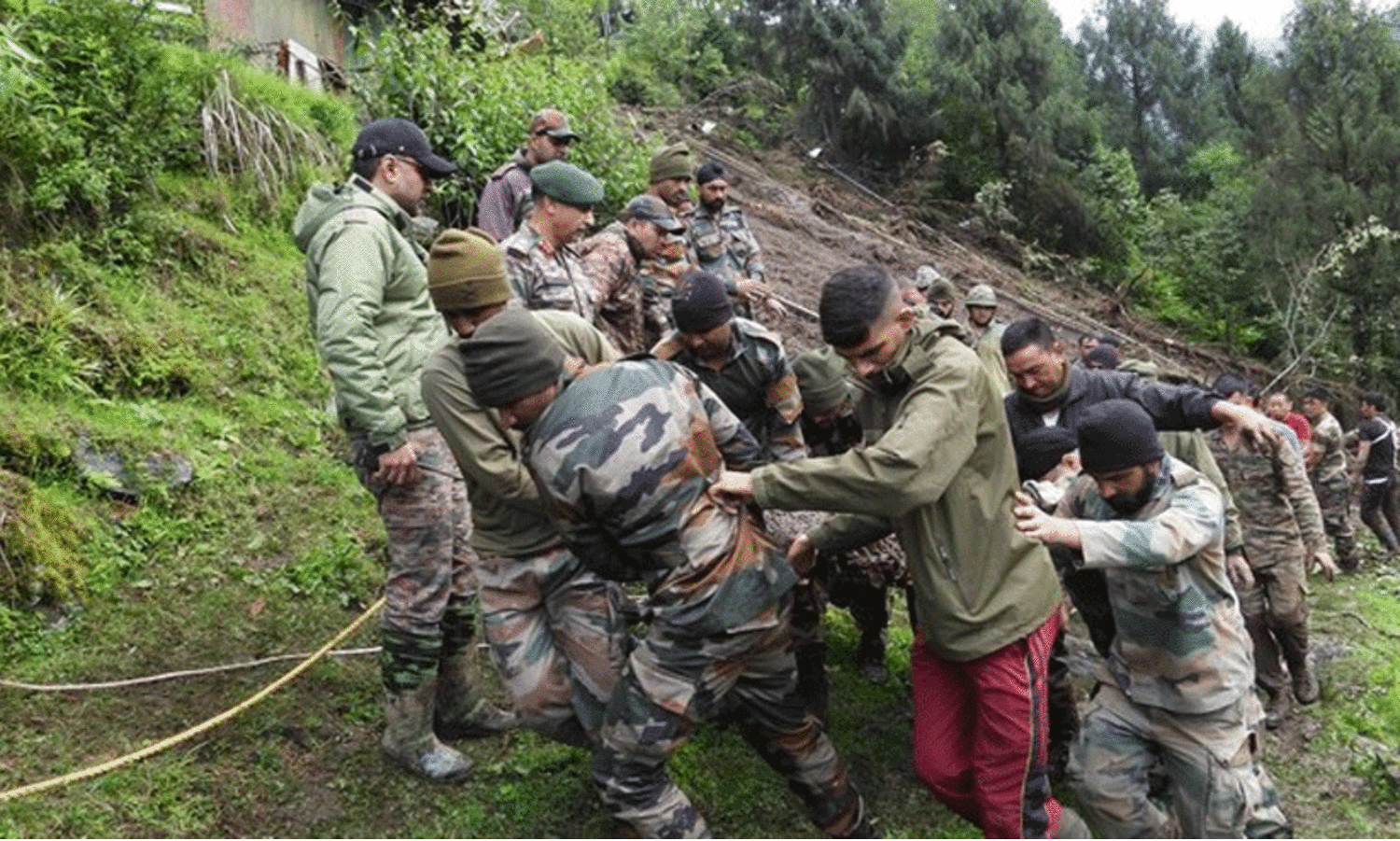 സിക്കിമിൽ സൈനിക ക്യാമ്പിൽ മണ്ണിടിച്ചിൽ; മൂന്ന് മരണം, ആറുപേരെ കാണാതായി