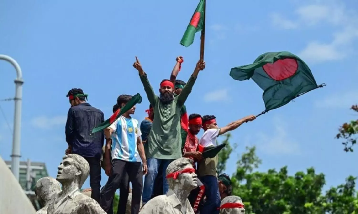 സ്വാതന്ത്ര്യസമര സേനാനികൾക്ക് തുല്യമായി ‘ഹസീന വിരുദ്ധ പോരാളികൾ’ക്ക് നികുതി ഇളവ്; പ്രഖ്യാപനവുമായി ബംഗ്ലാദേശ്