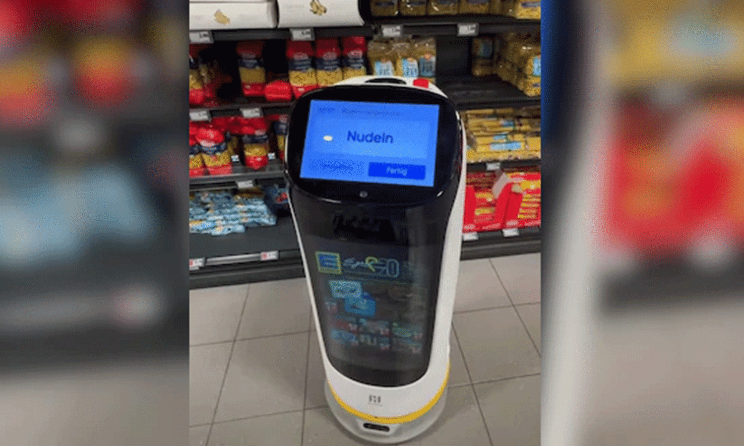 ആവശ്യമുള്ള സാധനം തിരഞ്ഞു മടുക്കേണ്ട, ഷെൽഫിലേക്ക് റോബോട്ട് ഗൈഡ് എത്തിക്കും; വൈറൽ വിഡിയോ