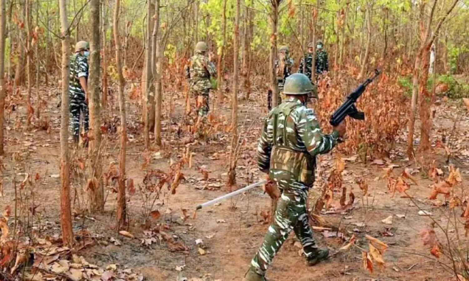 ഛത്തി​സ്ഗ​ഢിൽ 16 നക്സലുകൾ കീഴടങ്ങി