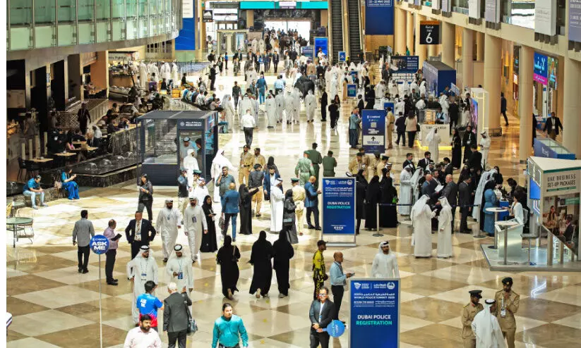 ലോ​ക പൊ​ലീ​സ്​ ഉ​ച്ച​കോ​ടി​ക്കെ​ത്തി​യ​ത്​ അ​ര​ല​ക്ഷ​ത്തി​​ലേ​റെ പേ​ർ