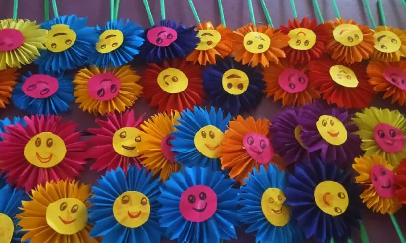 സ്കൂളുകൾ ഒരുങ്ങി; ഇന്ന് മണിമുഴങ്ങും സ്കൂളുകൾ ഒരുങ്ങി; ഇന്ന് മണിമുഴങ്ങും