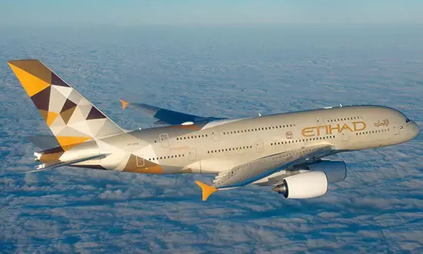 അ​ബൂ​ദ​ബി​യി​ലേ​ക്ക്​ പു​റ​പ്പെ​ട്ട വി​മാ​നം അ​ടി​യ​ന്ത​ര​മാ​യി മ​സ്ക​ത്തി​ലി​റ​ക്കി