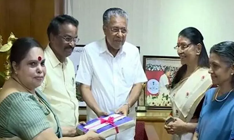 ഹേമ കമ്മിറ്റി റിപ്പോർട്ടിന്റെ അടിസ്ഥാനത്തിലെടുത്ത എല്ലാ കേസുകളും അവസാനിപ്പിക്കാൻ നീക്കം ഹേമ കമ്മിറ്റി റിപ്പോർട്ടിന്റെ അടിസ്ഥാനത്തിലെടുത്ത എല്ലാ കേസുകളും അവസാനിപ്പിക്കാൻ നീക്കം