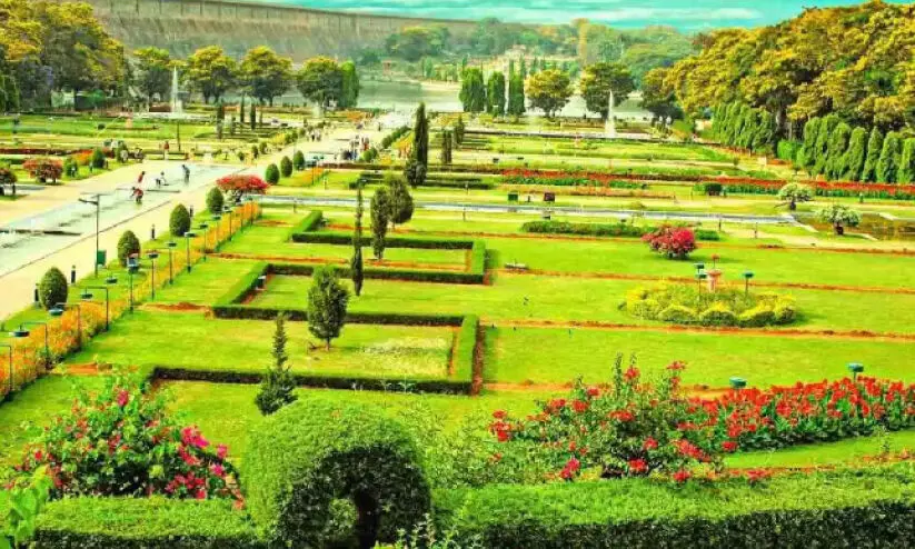 വൃ​ന്ദാ​വ​ൻ ഉ​ദ്യാ​ന​ത്തി​ൽ പ്ര​വേ​ശ​ന​നി​ര​ക്ക് കൂ​ട്ടി