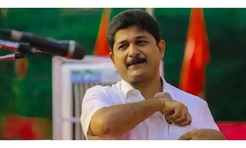 നിലമ്പൂർ ഉപതെരഞ്ഞെടുപ്പ്: എം. സ്വരാജ് നാമനിർദ്ദേശ പത്രിക സമർപ്പിച്ചു