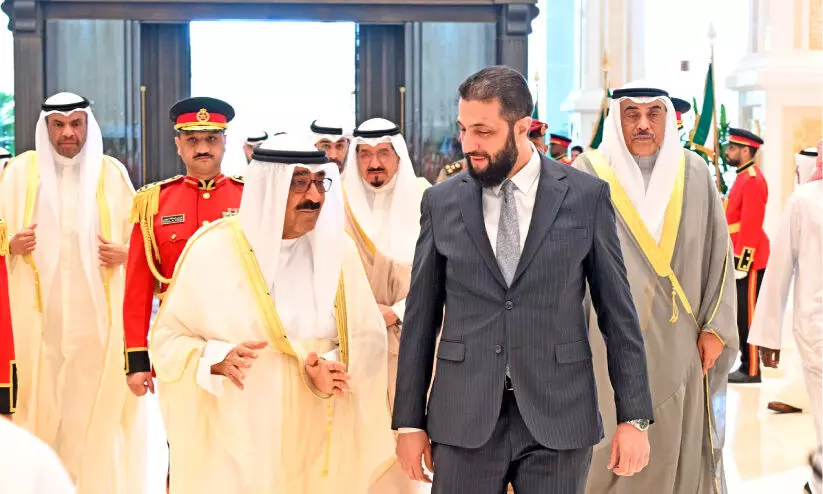 പ്ര​സി​ഡ​ന്റ് അ​ഹ​്മ​ദ് അ​ശ്ശർഅ് കു​വൈ​ത്തി​ലെ​ത്തി; സി​റി​യ​യു​ടെ സ്ഥി​ര​ത​യും ഐ​ക്യ​വും നി​ല​നി​ർ​ത്തു​ന്ന​തി​ന് പി​ന്തു​ണ