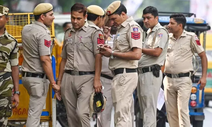 51 ലക്ഷം രൂപയും ആഭരണങ്ങളും മോഷ്ടിച്ച ഹെഡ് കോൺസ്റ്റബിളിനെ ഡൽഹി പൊലീസ് പ്രത്യേക വിഭാഗം അറസ്റ്റ് ചെയ്തു