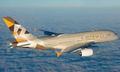 അ​ബൂ​ദ​ബി​യി​ലേ​ക്ക്​ പു​റ​പ്പെ​ട്ട വി​മാ​നം അ​ടി​യ​ന്ത​ര​മാ​യി മ​സ്ക​ത്തി​ലി​റ​ക്കി