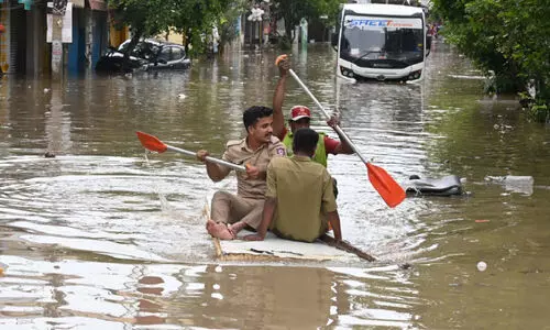 വേ​ന​ൽ​മ​ഴ​യി​ൽ ക​ർ​ണാ​ട​ക​യി​ൽ മ​രി​ച്ച​ത് 71 പേ​ർ