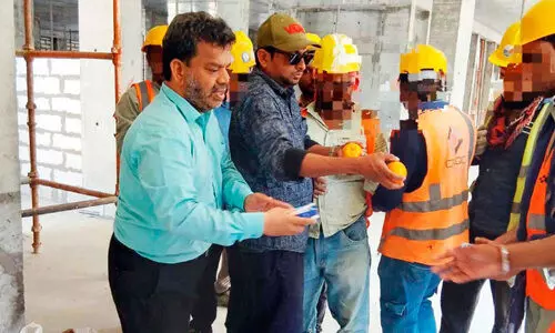 നി​ർ​മാ​ണ തൊ​ഴി​ലാ​ളി​ക​ൾ​ക്ക് കൈ​ത്താ​ങ്ങാ​യി ലൈ​റ്റ്സ് ഓ​ഫ് കൈ​ൻ​ഡ്‌​നെ​സ്