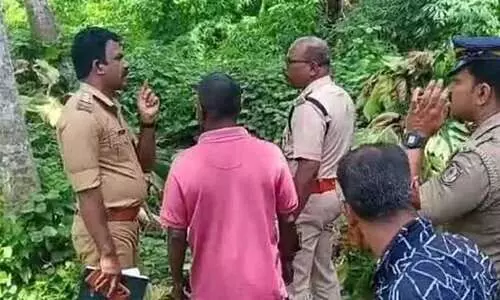 ആളൊഴിഞ്ഞ പറമ്പിൽ നിന്ന് തലയോട്ടിയും അസ്ഥികൂടവും കണ്ടെത്തി