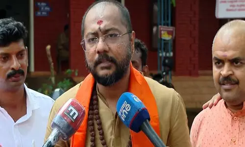 സുരേഷ് ഗോപിക്ക് പാർട്ടി എന്താണെന്നറിയില്ല, മാധ്യമങ്ങളുടെ മെക്കിട്ട് കയറാനും മസിലുപിടിച്ച് നടക്കാനുമല്ലാതെ; നിലമ്പൂരിൽ ഹിന്ദുമഹാസഭക്ക് കിട്ടുന്ന ഒരോ വോട്ടും ബി.ജെ.പിക്കുള്ള അടിയെന്ന് സ്വാമി ഭദ്രാനന്ദ