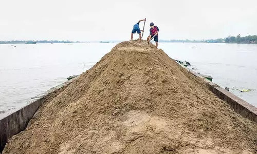 നദികളില്‍ നിന്ന് മണല്‍ വാരാന്‍ നൽകിയ അനുമതി സര്‍ക്കാര്‍ റദ്ദാക്കി