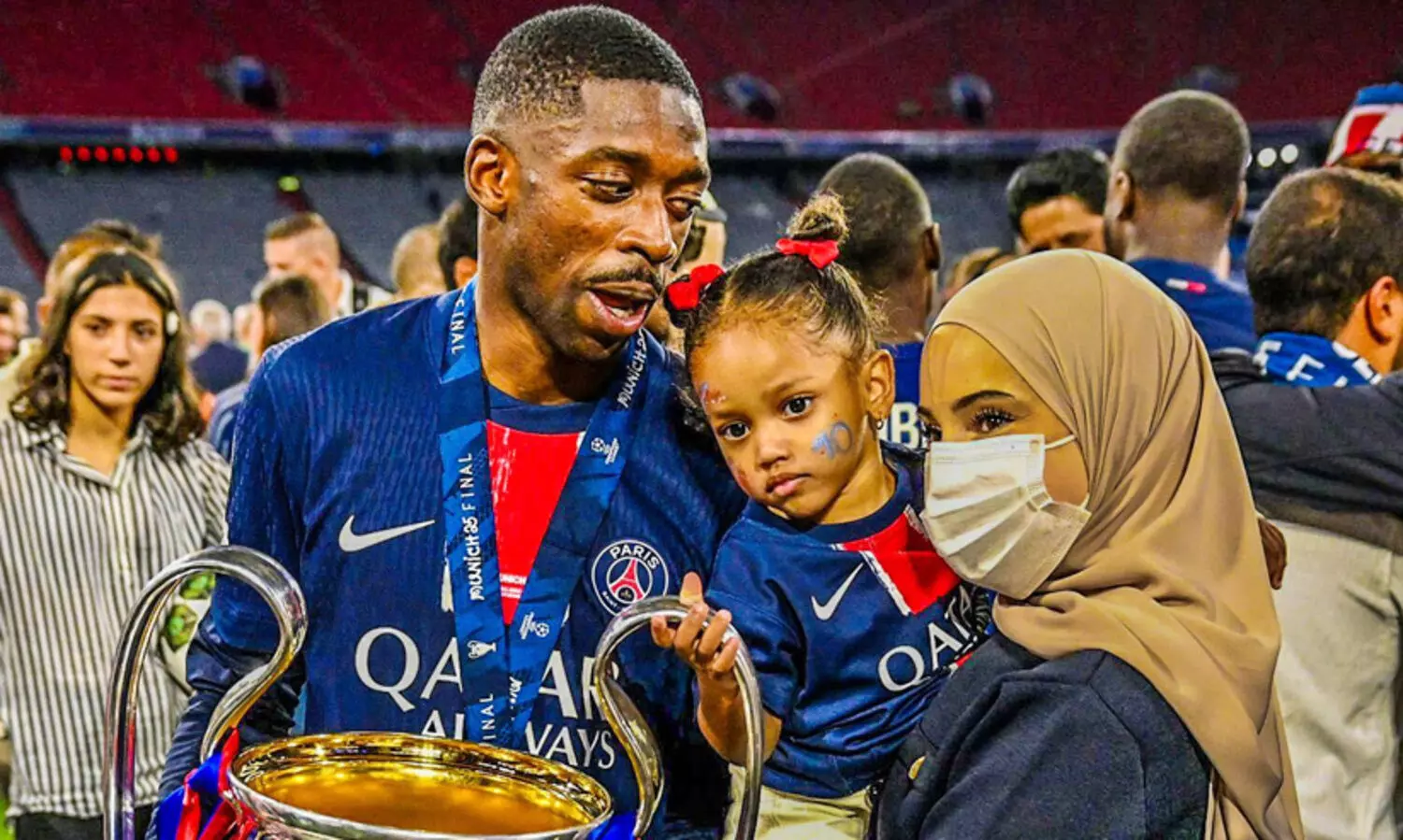 ‘ഡെംബെലെക്കോ യമാലിനോ?’ ആർക്കാകും ബാലൺ ഡി ഓർ?’, ‘ഇത് ഞങ്ങളിങ്ങെടുക്കുവാ’ -പി.എസ്.ജി താരത്തിന് വേണ്ടി കാമ്പയിനുമായി ഫ്രഞ്ച് ആരാധകർ