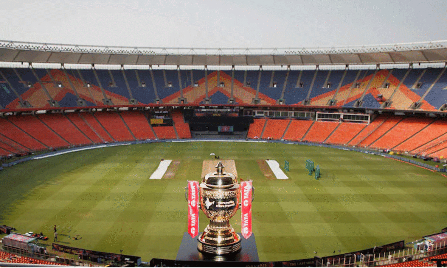 വാനം മേഘാവൃതം;  അഹ്മദാബാദിൽ മഴ‍ കളിക്കുമോ‍..?