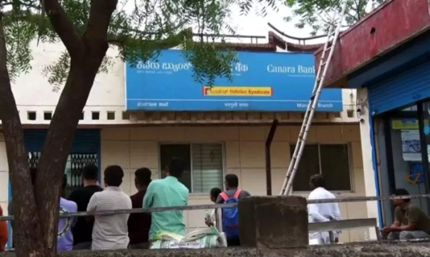 ക​ന​റാ ബാ​ങ്ക് ശാ​ഖ​യി​ൽ​നി​ന്ന് 59 കി​ലോ സ്വ​ർ​ണം ക​വ​ർ​ന്നു